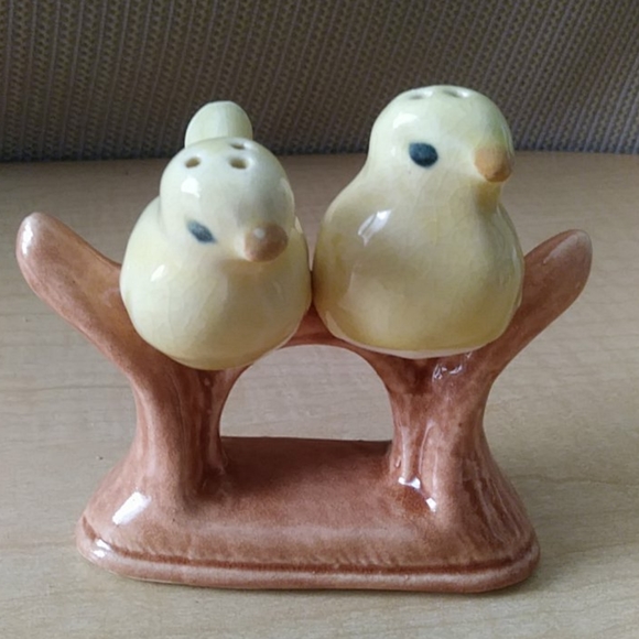 Vintage Old Yellow Birds On A Perch Salt And Pepper Shakers